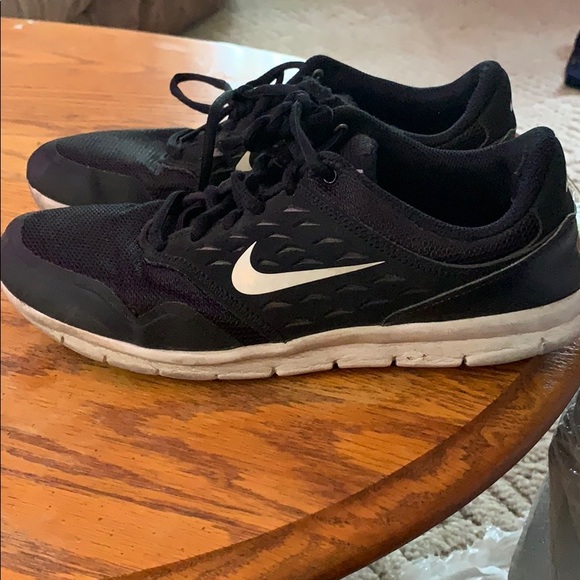 nike running shoes - Picture 1 of 3